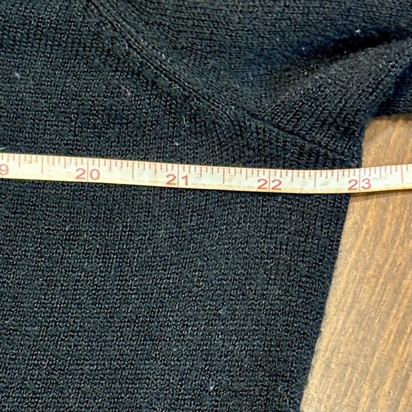 Black Womens V-Neck Sweater with Rosettes 1X EUC - Picture 9 of 16